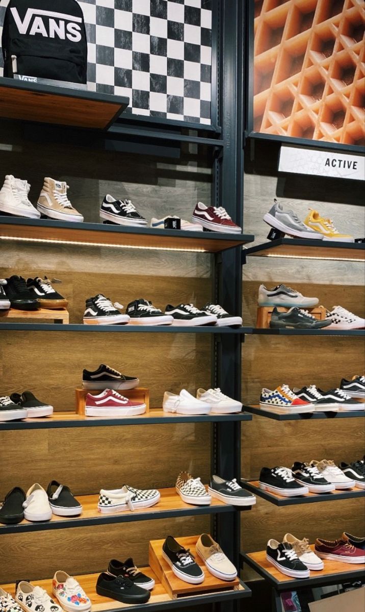 Sepatu fashion ditata menarik di Instagram